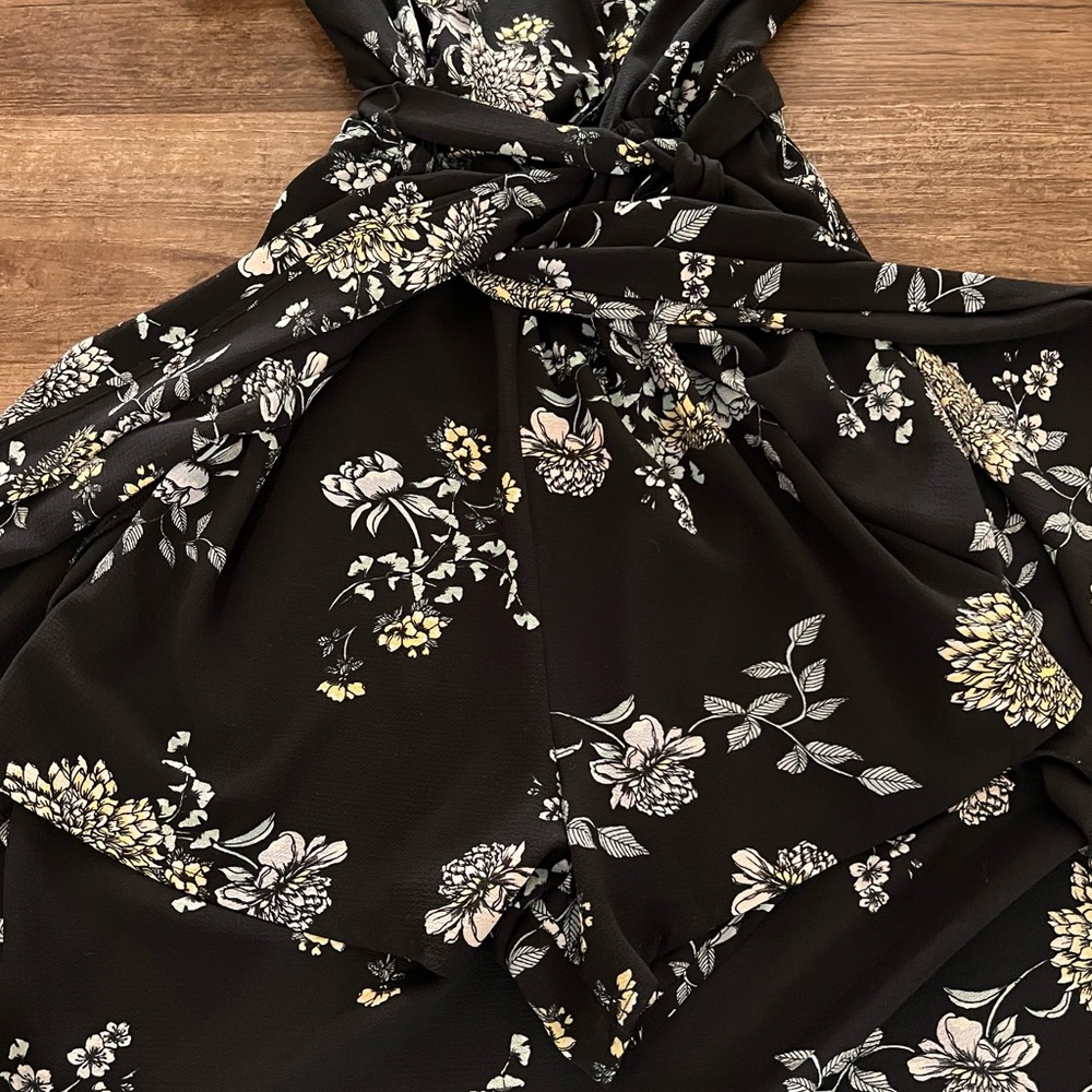 🖤🌿HOST PICK🌿🖤 Floral Romper Dress - Picture 3 of 6